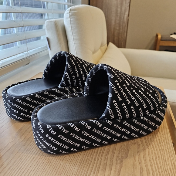 BALENCIAGA LOGO SLIP ON PLATFORM SANDALS - Picture 9 of 9